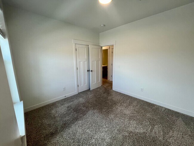 Building Photo - Lovely Condo Located In Saratoga Springs, UT