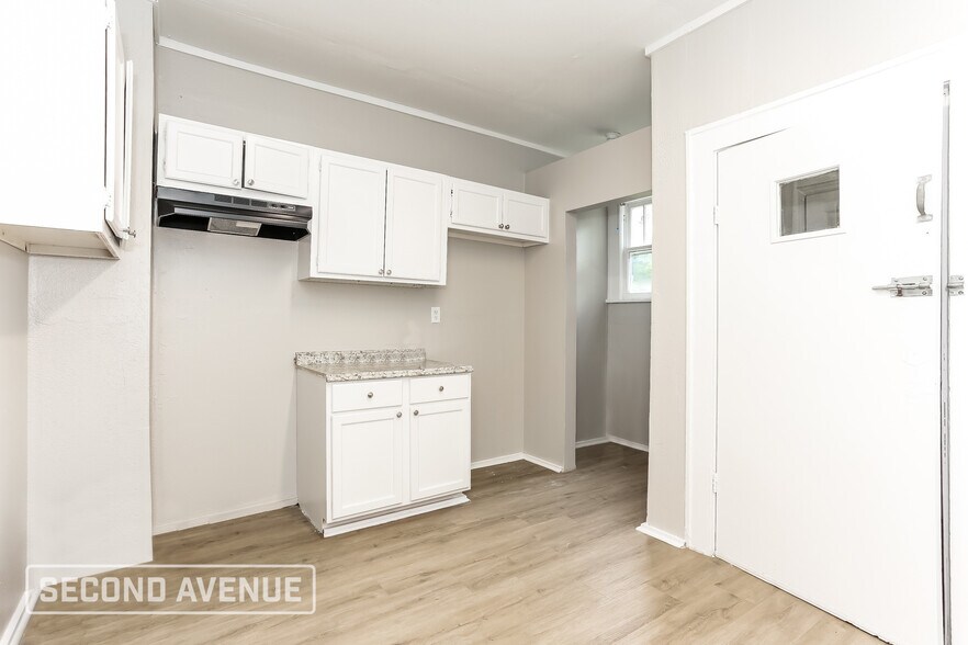 Building Photo - 6580 Sunset Dr