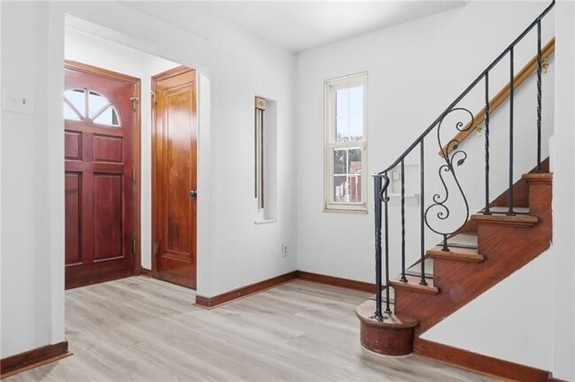 Building Photo - 3841 Lawnview Ave