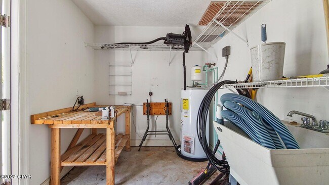 Building Photo - 104 Colony Harbour Rd