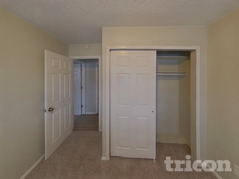 Building Photo - 4985 Montebello Dr