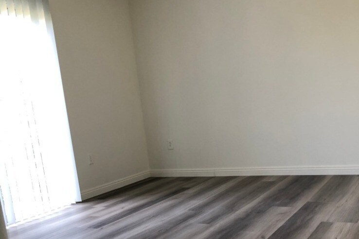 Building Photo - 15057 Burbank Blvd