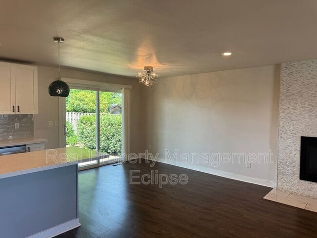 Building Photo - 12714 SE 167th Pl