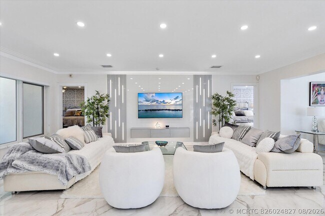 Building Photo - 207 Royal Palm Dr