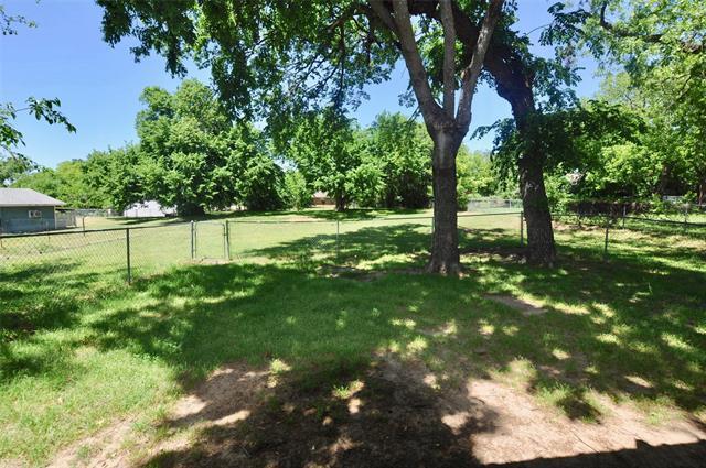 Building Photo - 303 E 2nd St