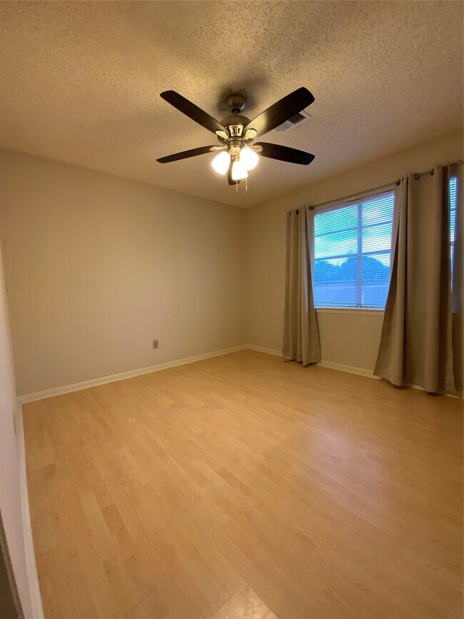 Building Photo - 5027 Kleinway Dr