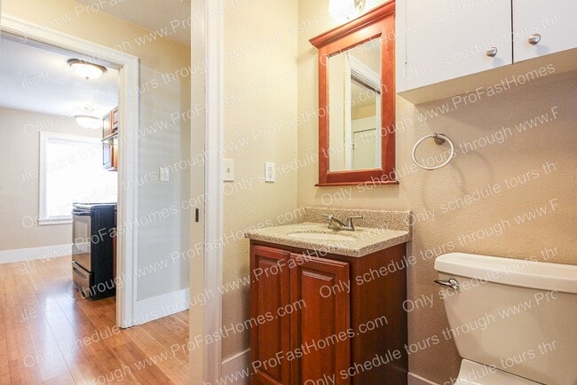 Building Photo - 520 6th St