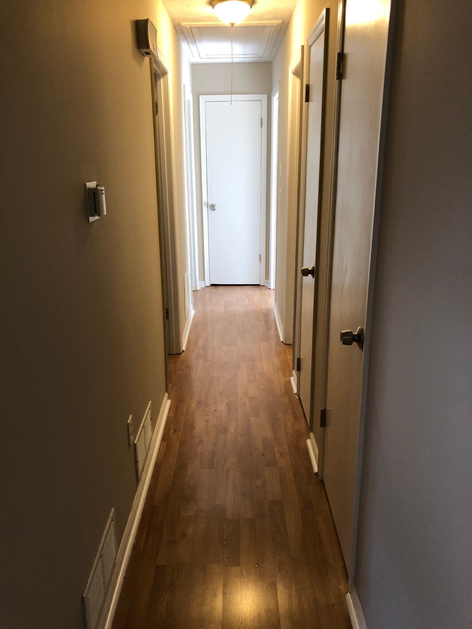 Building Photo - 1015 Eastview Rd NE