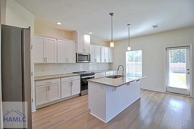 Building Photo - 151 Buckingham Dr