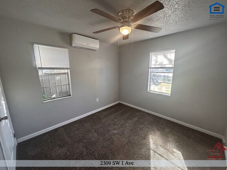 Building Photo - 2309 SW I Ave