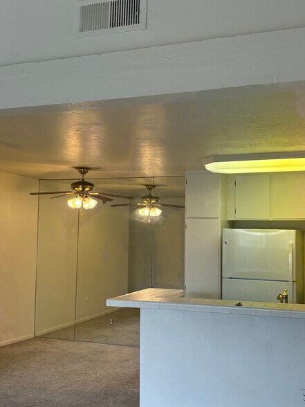 Building Photo - 9149 Village Glen Dr