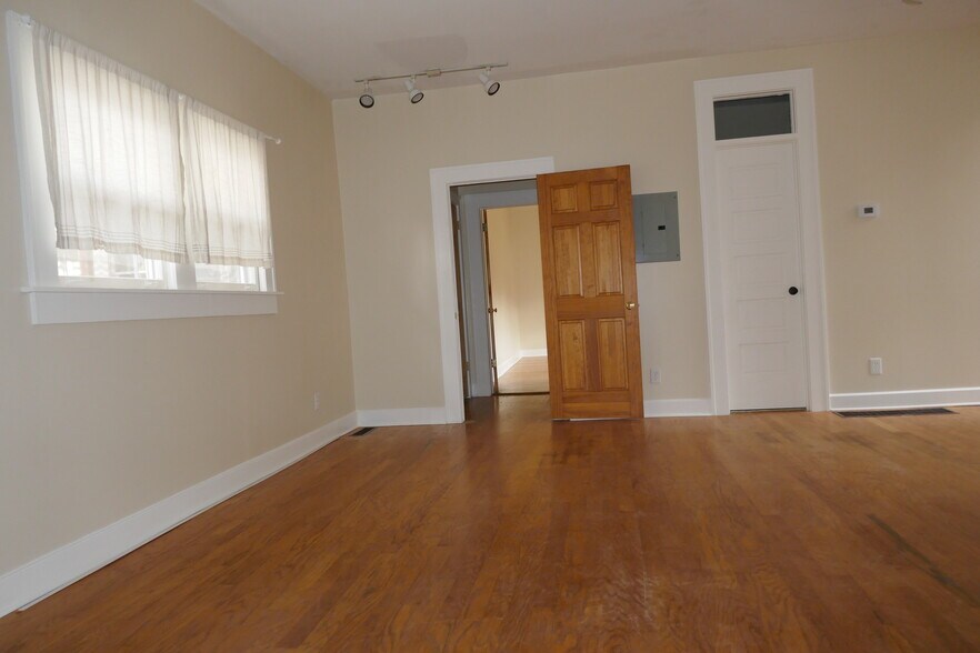 Building Photo - 145 S Columbia Dr