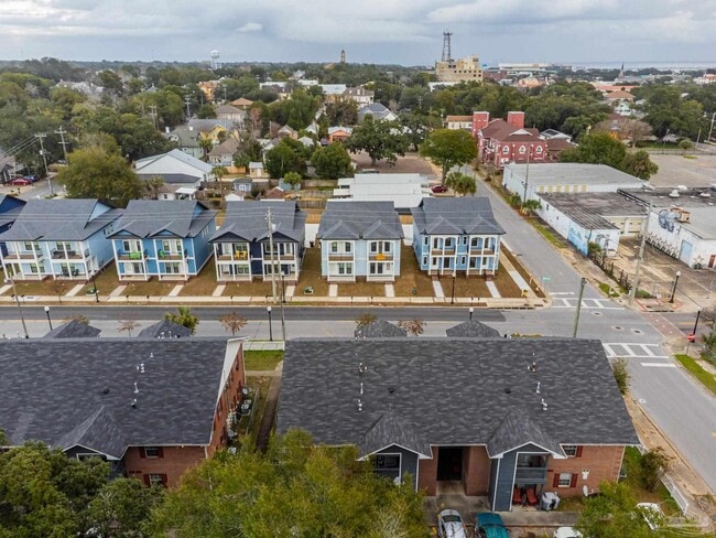 Building Photo - 520 N De Villiers St