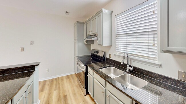 Building Photo - 525 Olmsted Park Pl