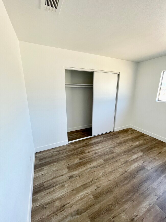 Building Photo - 1131 E Citrus Ave