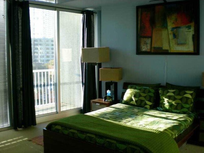 Building Photo - 950 W Peachtree St NW