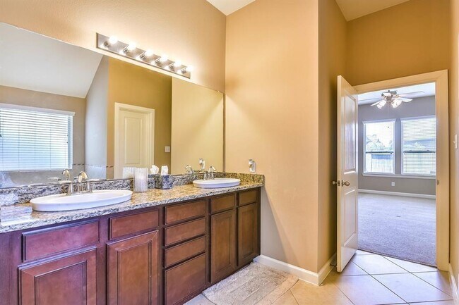 Building Photo - 9018 Chicory Star Ln