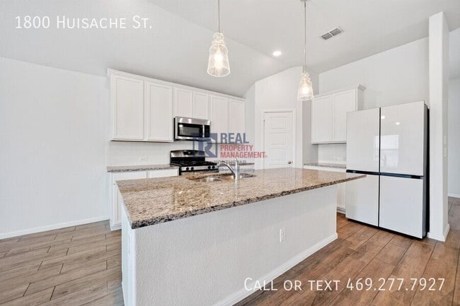 Building Photo - 1800 Huisache St