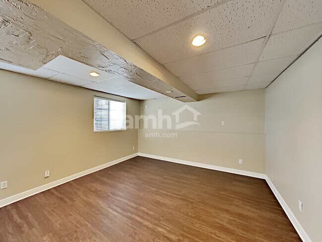 Building Photo - 342 N 75 W