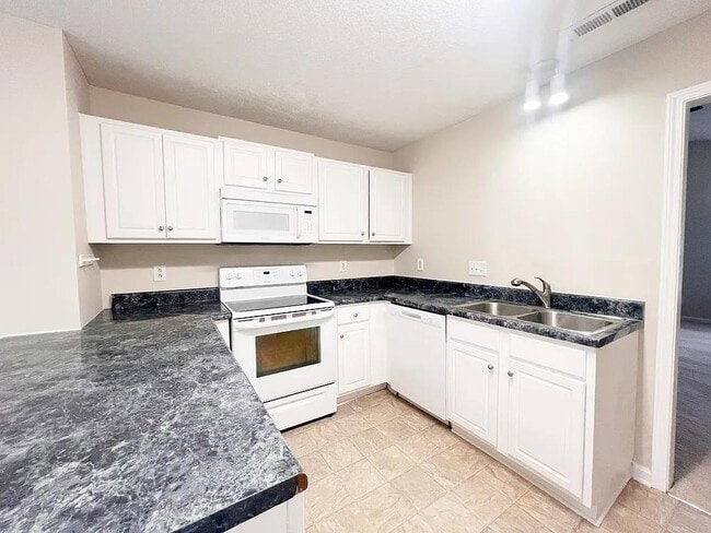 Building Photo - 312 Golden Leaf Ln