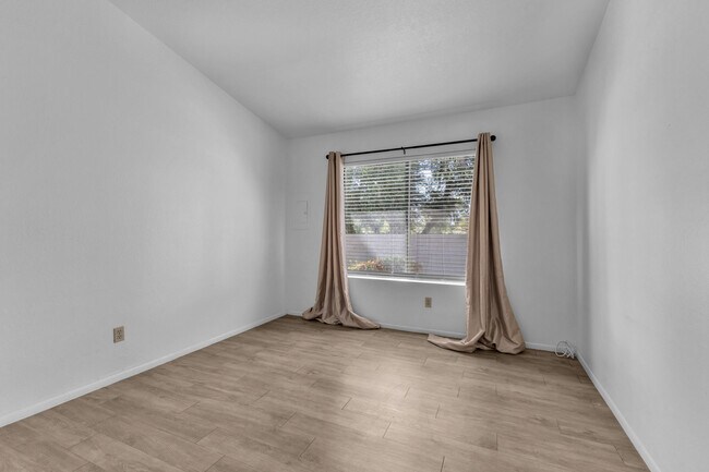 Building Photo - 40900 Breezy Pass Rd