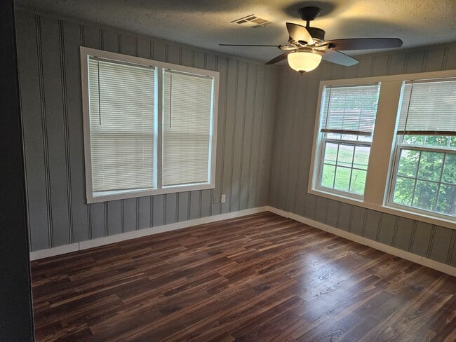 Building Photo - 209 NW Arlington Ave