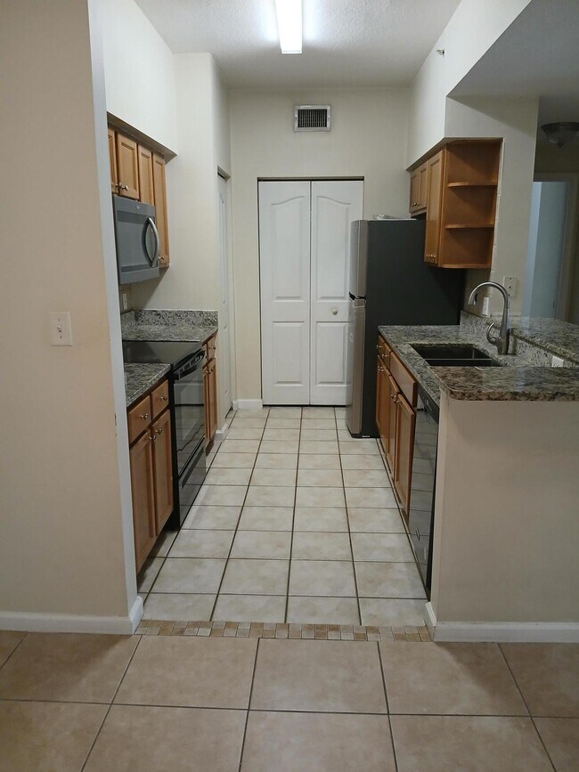 Building Photo - 9833 Baywinds Blvd