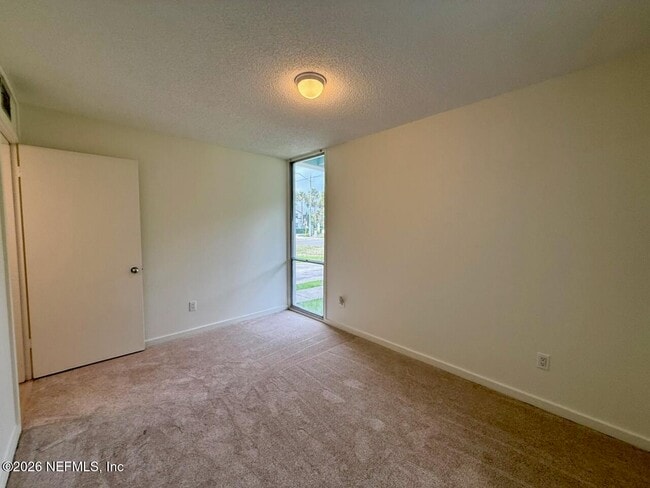 Building Photo - 222 7th St