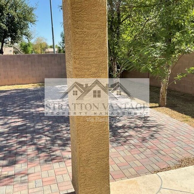 Building Photo - 10646 W Alvarado Rd