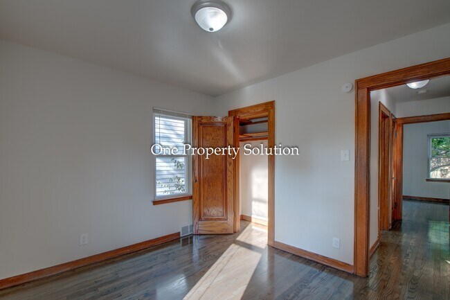 Building Photo - 700 E 36th Ave