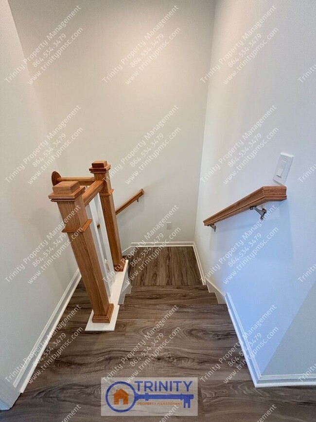 Building Photo - Gorgeous newly built townhome near downtow...