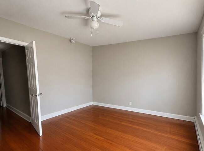 Building Photo - 37-39 Pembroke Ave  - Unit #3