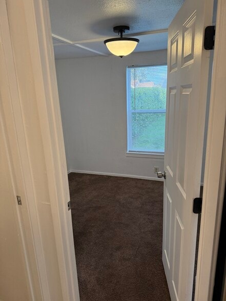 Building Photo - 8323 SE 62nd Ave