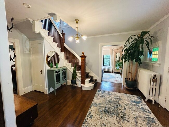 Building Photo - 37 School St