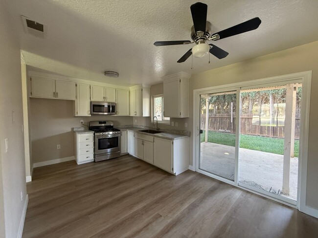 Building Photo - Newly remodeled