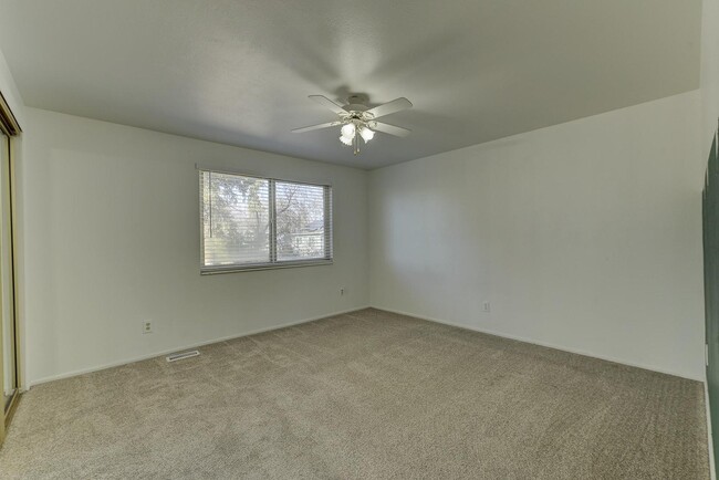 Building Photo - 440 S 1600 W St