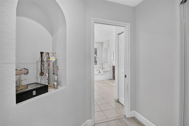 Building Photo - 981 Waterside Cir