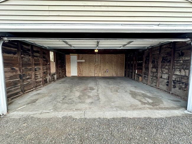 Building Photo - 610 S Pine St