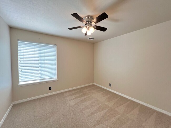 Building Photo - 5 Bed 3 Bath Bridge Tower Beauty