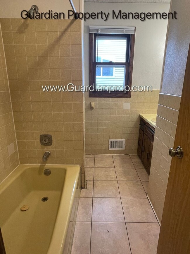 Building Photo - Columbia Heights Side By Side Duplex, Atta...