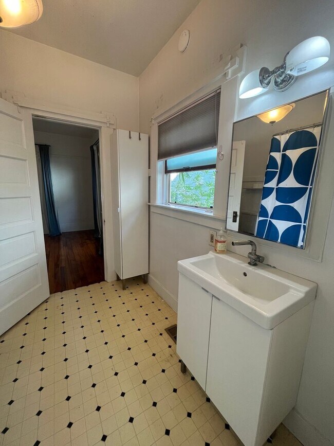 Building Photo - Beautiful 2bed 1bath home in Downtown Sacramento