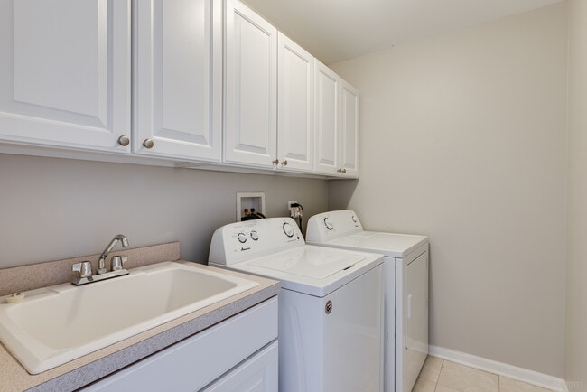 Building Photo - 954 Campbell Dr