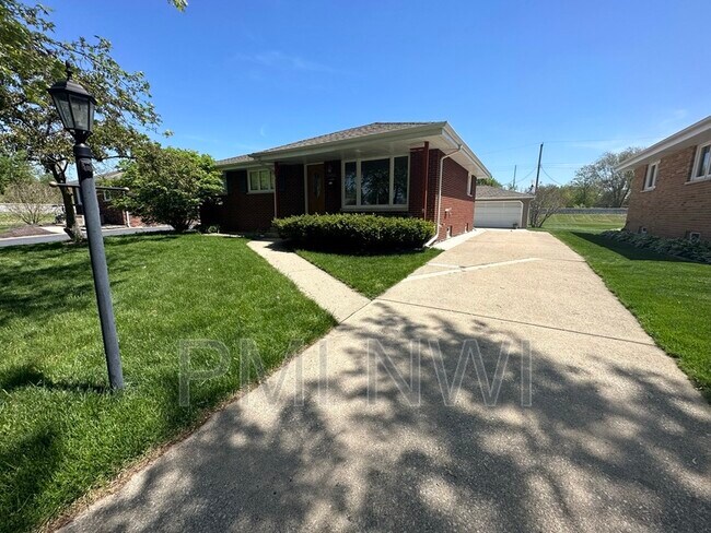 Building Photo - 7959 Beech Ave