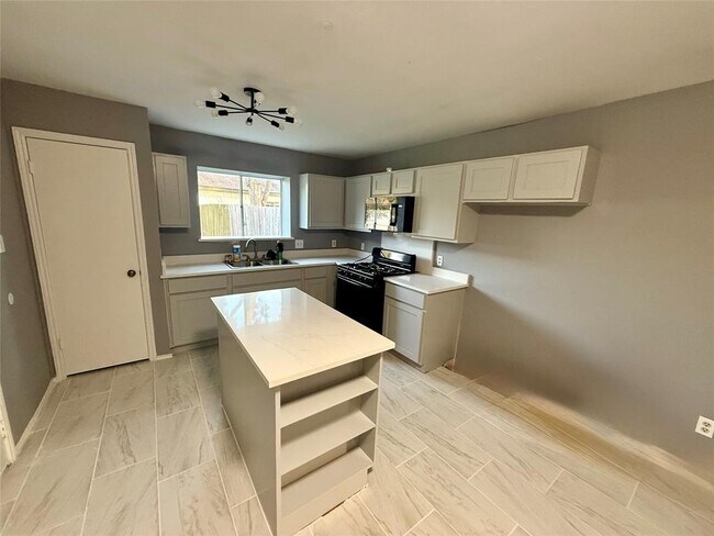 Building Photo - 24023 Red Sky Dr