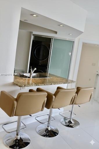 Building Photo - 20000 E Country Club Dr