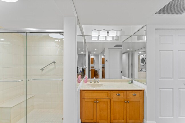 Building Photo - 551 Greensward Ln