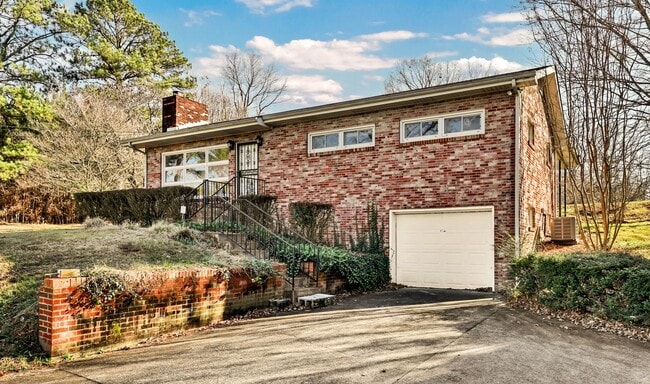 Building Photo - 780 Rossview Rd