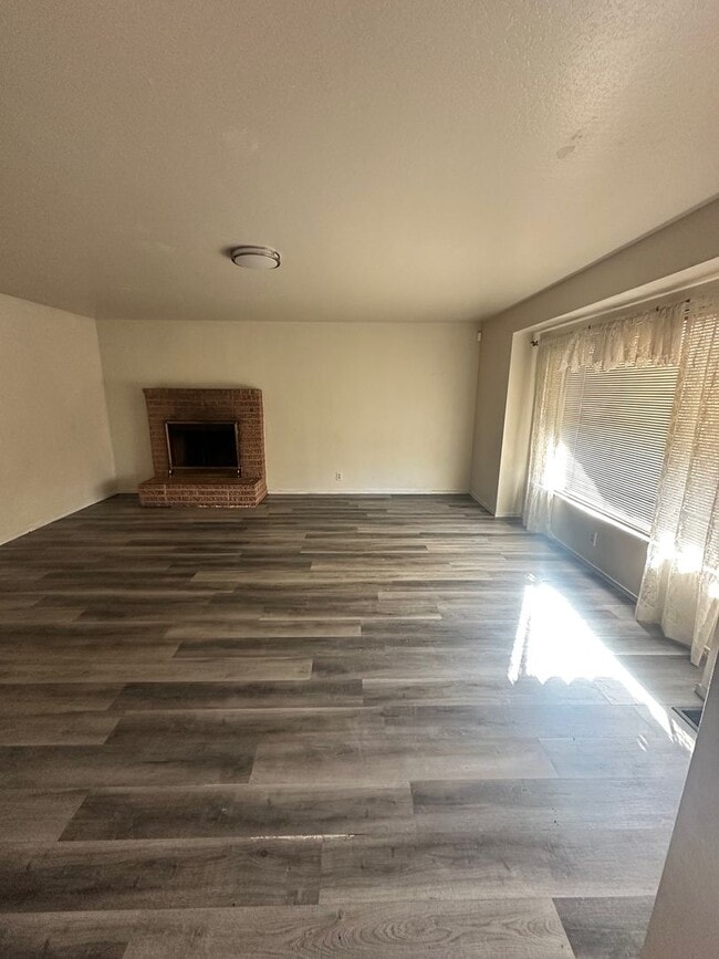 Building Photo - Move In Special: 1/2 Off 1st Months Rent