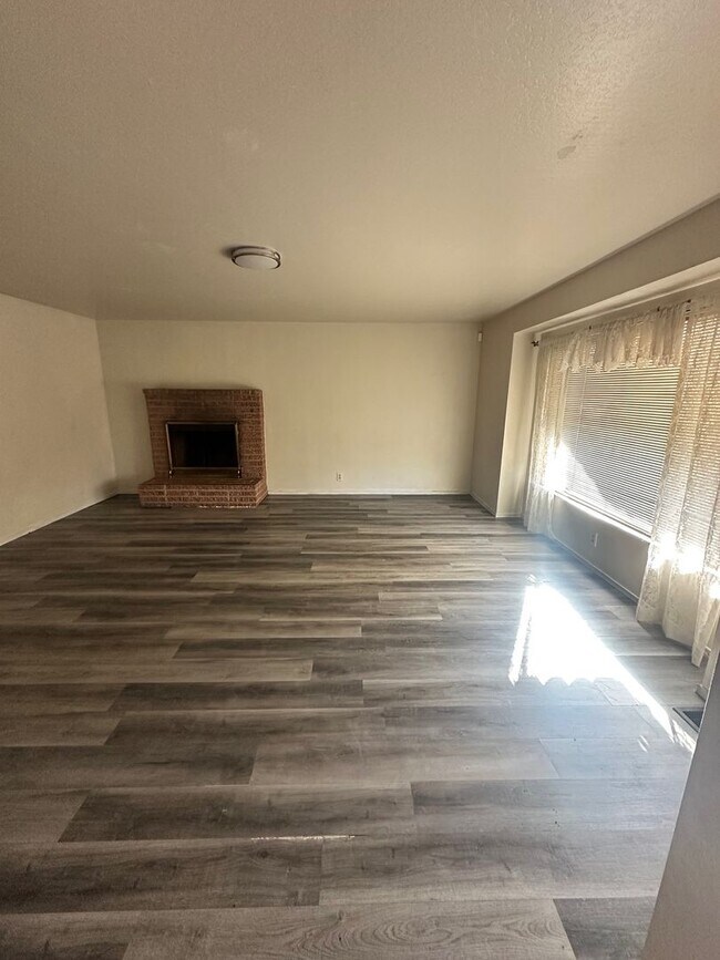 Building Photo - Well Located Home Near The University of T...