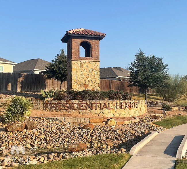 Building Photo - 12612 Henry Clay Dr